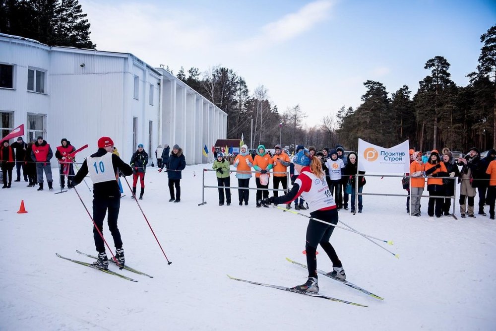 В лыжном забеге соревновались 13 команд